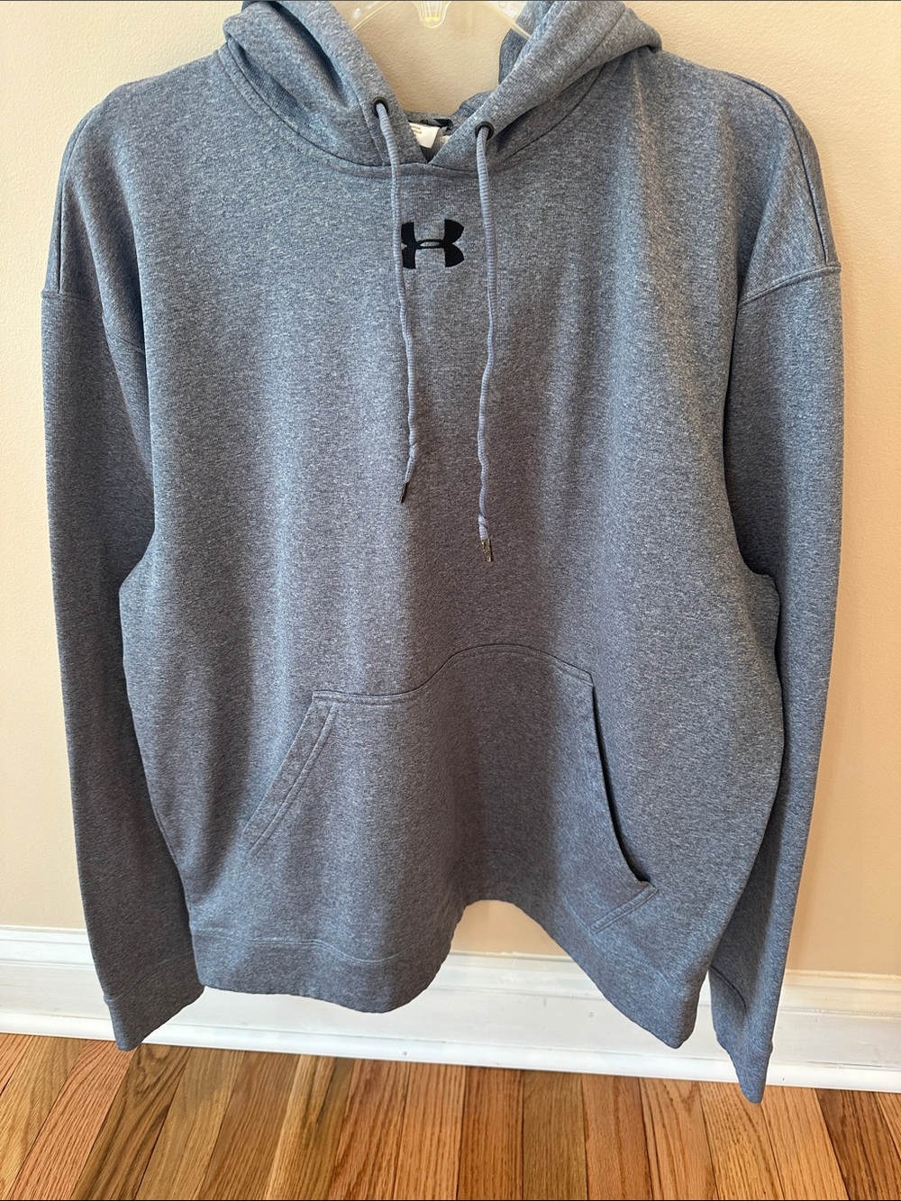 Men Under Armour Sweatshirt in Heather Gray- Medium NWOT